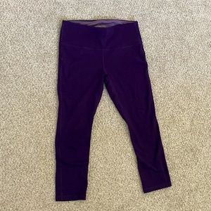 Cropped purple leggings